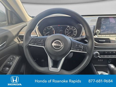 Used 2024 Nissan Altima 2.5 SV FWD image 13