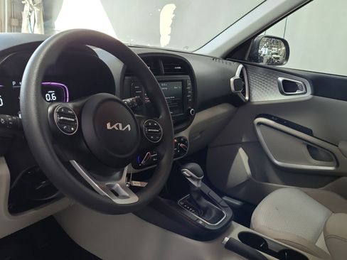 Used 2025 Kia Soul LX FWD image 7
