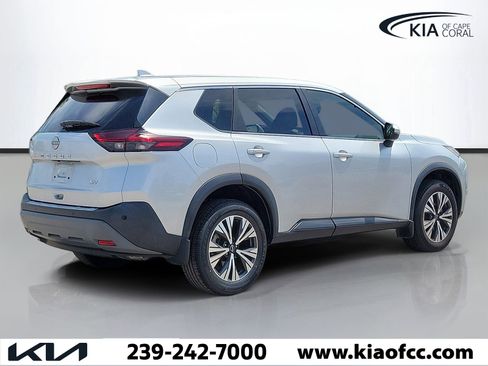 Used 2022 Nissan Rogue SV image 4