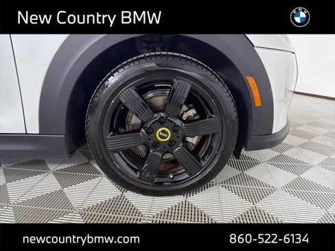Used 2024 MINI Cooper SE w/ Signature Upholstery Package image 8