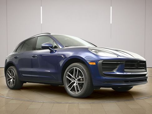 Certified 2026 Porsche Macan AWD/4WD image 29