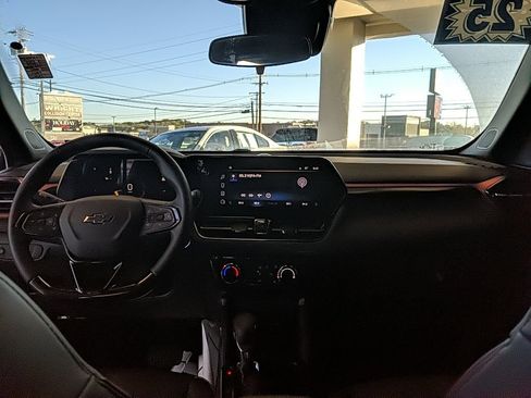 Used 2025 Chevrolet TrailBlazer RS w/ Driver Confidence Package image 12