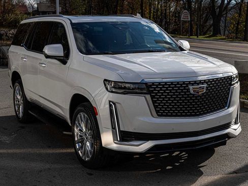 Used 2024 Cadillac Escalade Premium Luxury image 3
