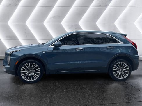 Used 2025 Cadillac XT4 Premium Luxury w/ Cold Weather Package image 3