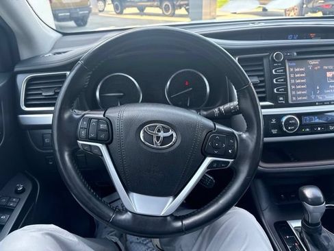 Used 2019 Toyota Highlander Limited Platinum AWD/4WD image 14