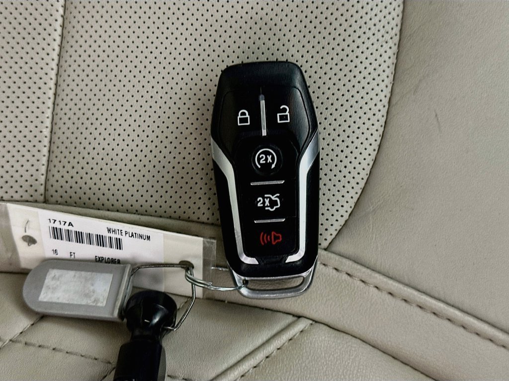 Used 2016 Ford Explorer Platinum AWD/4WD image 34