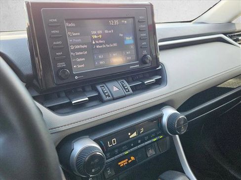 Used 2021 Toyota RAV4 XLE Premium image 14