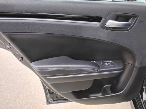 Used 2018 Chrysler 300 S w/ S Model Appearance Package AWD/4WD image 16