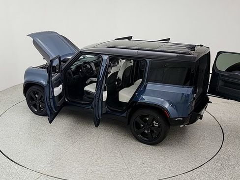 New 2026 Land Rover Defender 110 X-Dynamic SE image 39