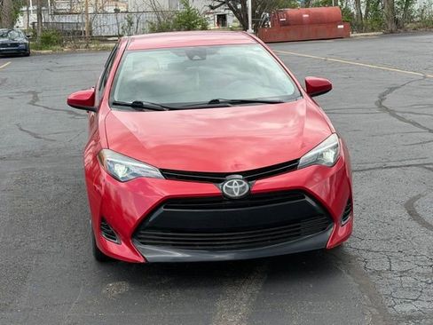 Used 2018 Toyota Corolla LE image 2