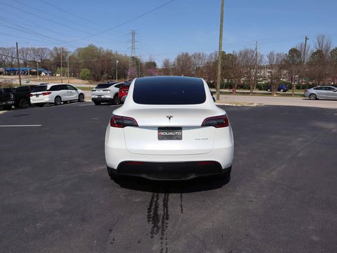 Used 2020 Tesla Model Y Long Range image 9