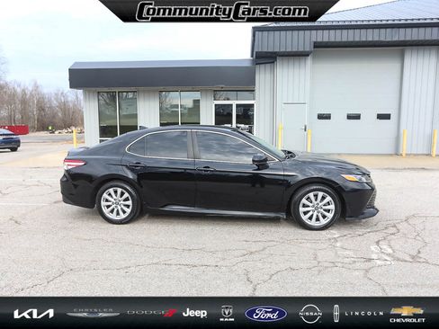 Used 2019 Toyota Camry LE image 8