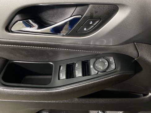 Used 2023 Chevrolet Traverse LT image 13