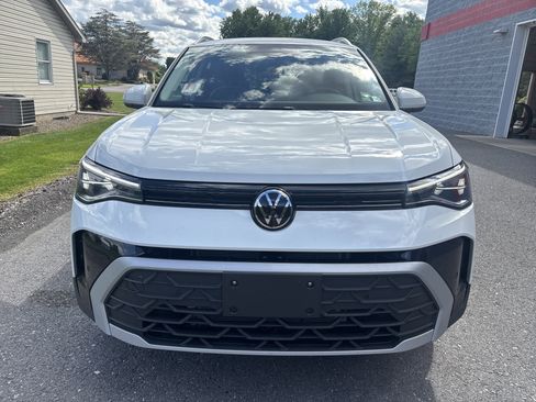 Used 2025 Volkswagen Taos SE AWD/4WD image 9