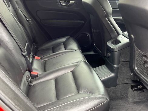 Used 2023 Volvo XC60 T8 Plus image 15