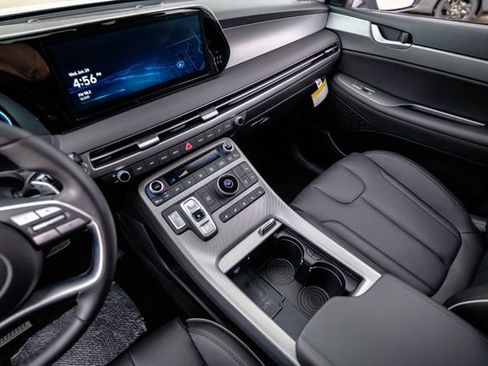 Certified 2025 Hyundai Palisade SEL FWD image 24
