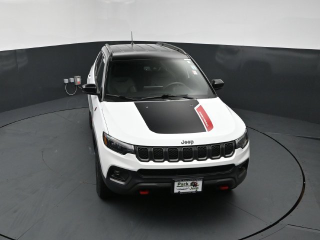 Used 2023 Jeep Compass Trailhawk w/ Trailhawk Convenience Group AWD/4WD image 13