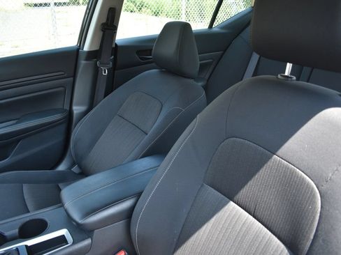 Used 2025 Nissan Altima 2.5 SV FWD image 10