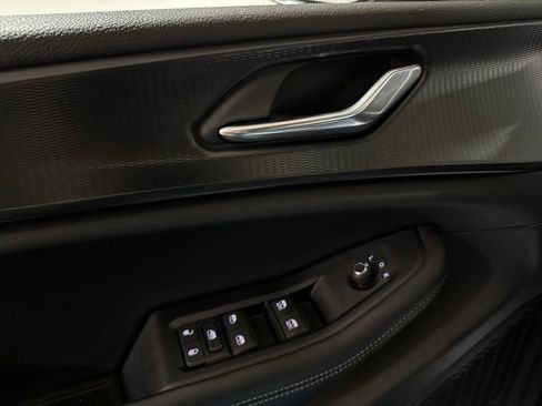 Used 2025 Jeep Grand Cherokee Laredo X w/ Luxury Tech Group I image 21