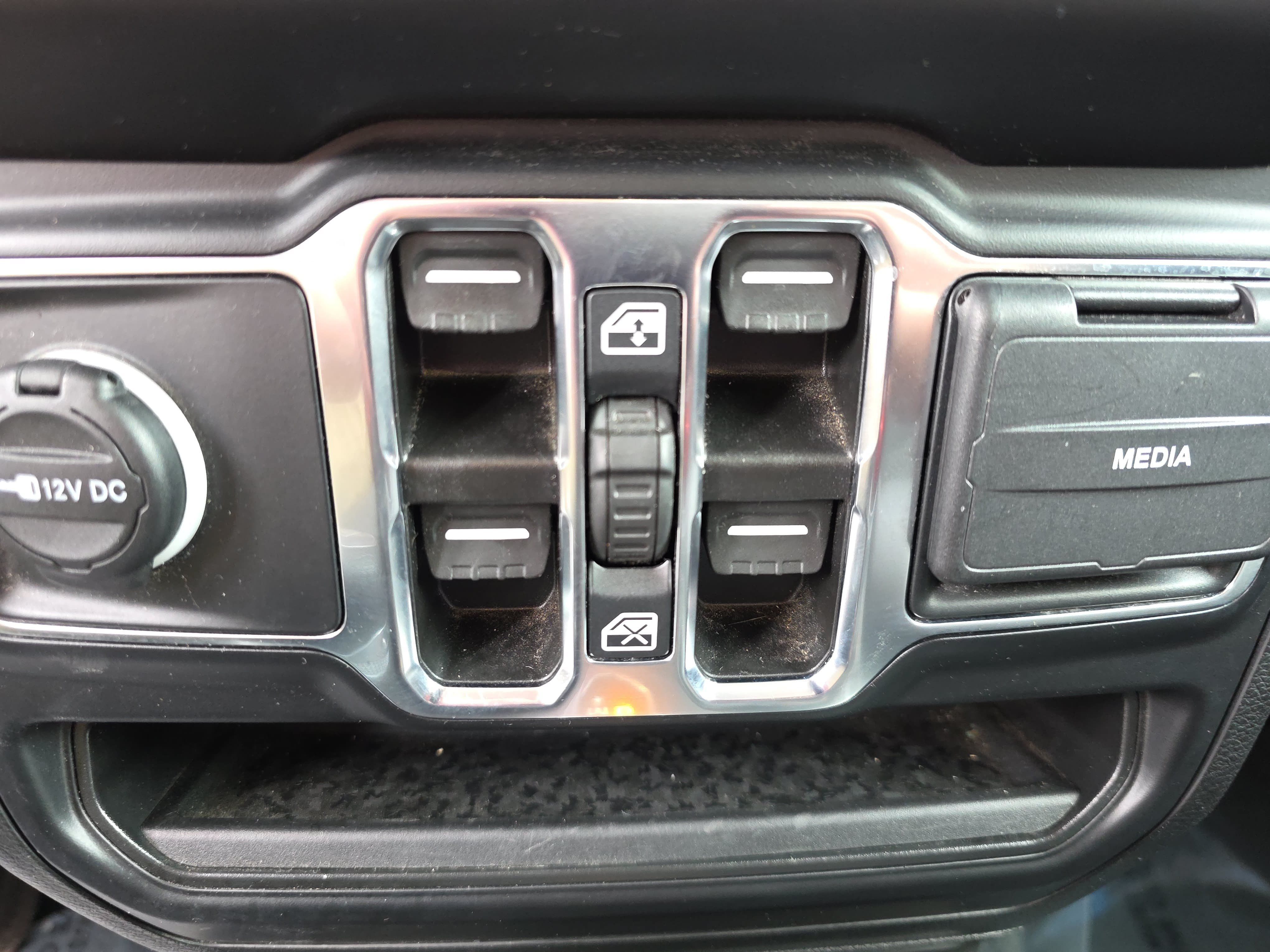 Used 2022 Jeep Gladiator Sport AWD/4WD image 23