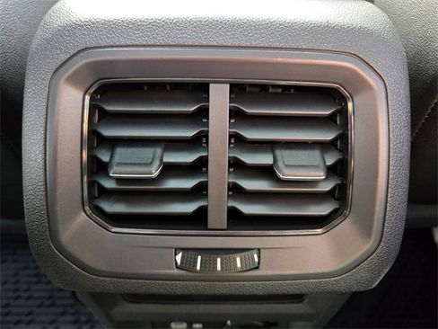 Used 2023 Volkswagen Tiguan SE R-Line image 31