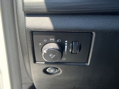 Used 2021 Jeep Grand Cherokee Laredo X AWD/4WD image 34