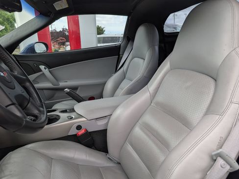 Used 2005 Chevrolet Corvette Coupe w/ Preferred Equipment Group RWD image 7
