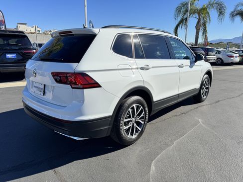 Certified 2019 Volkswagen Tiguan SE w/ Panoramic Sunroof Package image 10