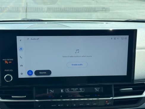 Used 2025 Toyota Sienna XLE image 21