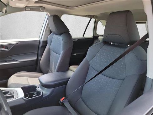 Used 2025 Toyota RAV4 XLE w/ Convenience Package FWD image 13