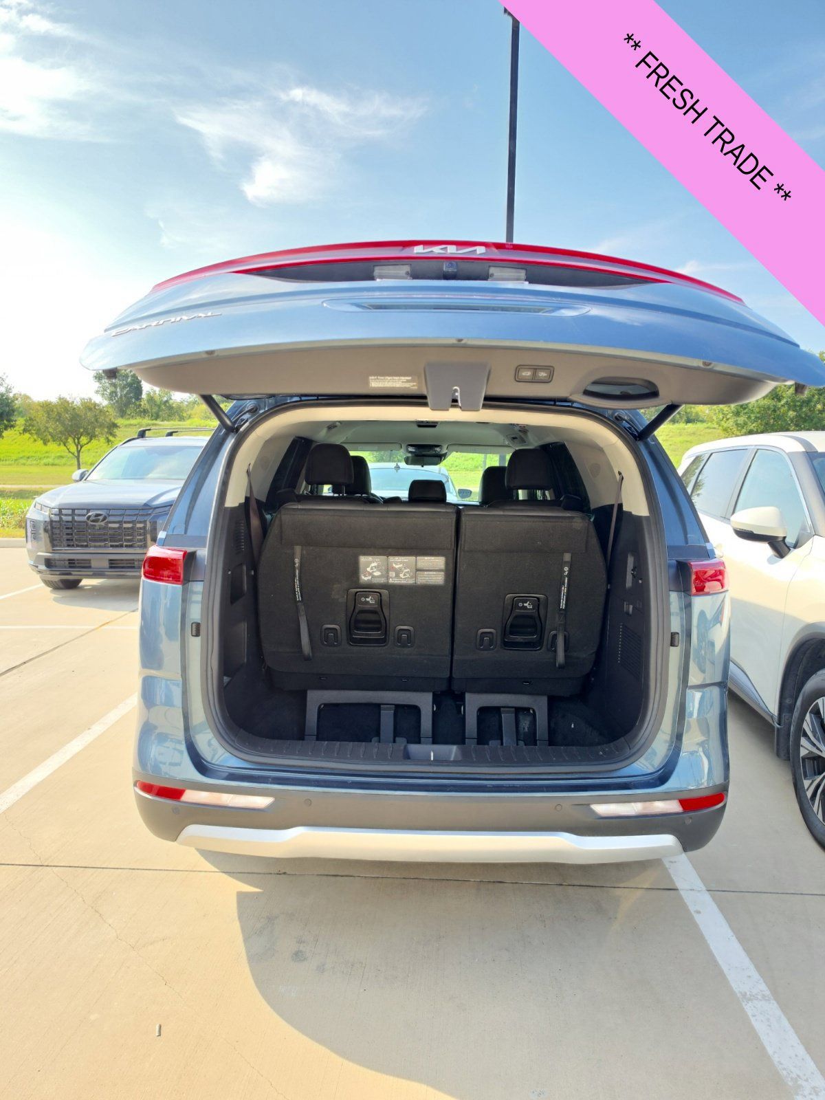 Used 2024 Kia Carnival EX FWD image 21