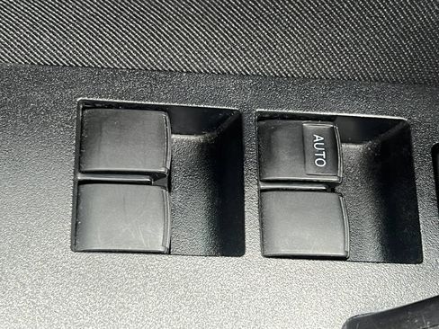 Used 2018 Toyota Corolla LE w/ Body Protection Package FWD image 30
