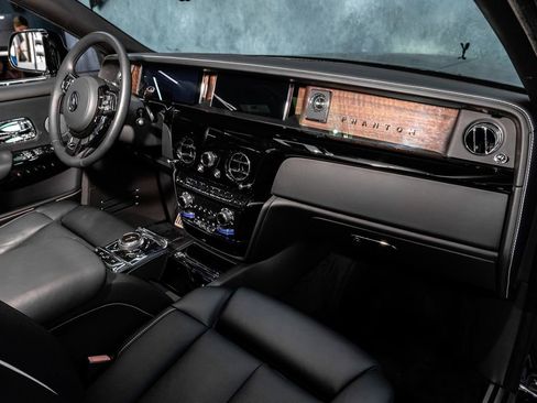 Used 2026 Rolls-Royce Phantom Sedan RWD image 47