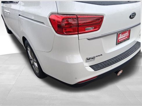Used 2019 Kia Sedona EX image 4