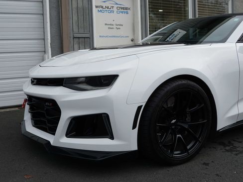 Used 2018 Chevrolet Camaro ZL1 image 21