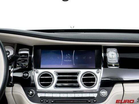 Used 2018 Rolls-Royce Dawn image 33