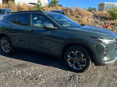 New 2026 Chevrolet Trax LT w/ Driver Confidence Package image 3