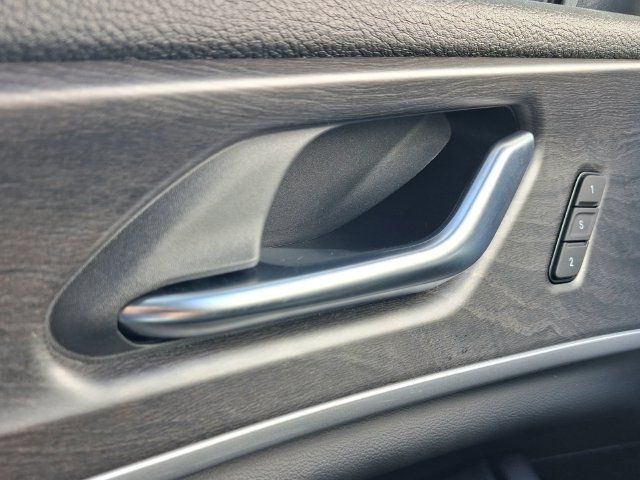 Used 2025 Jeep Grand Cherokee Limited w/ Luxury Tech Group II RWD image 10