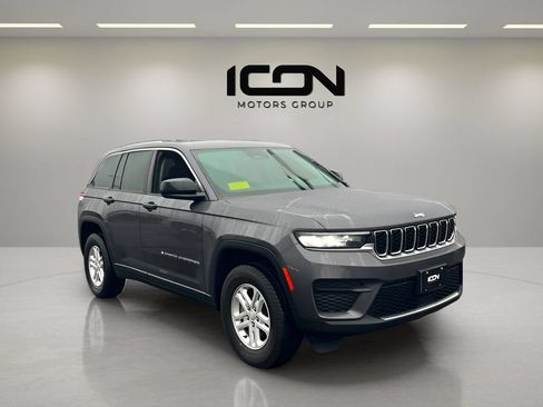 Used 2023 Jeep Grand Cherokee Laredo w/ Luxury Tech Group I AWD/4WD image 10
