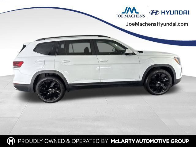 Used 2024 Volkswagen Atlas SE w/ Black Wheel Package AWD/4WD image 4