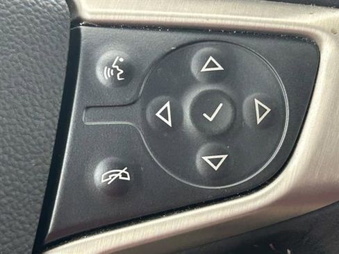 Used 2022 GMC Canyon Denali image 17