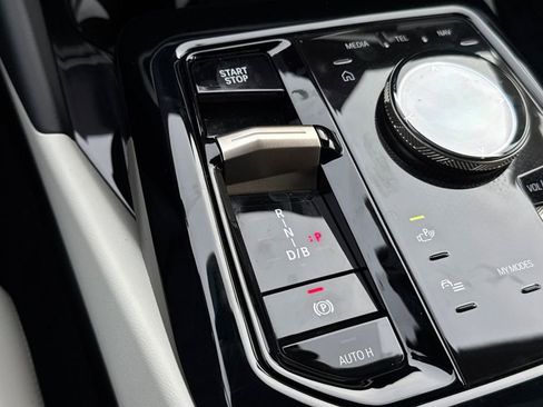 Used 2024 BMW i5 eDrive40i w/ M Sport Package RWD image 24