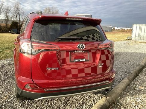 Used 2018 Toyota RAV4 XLE image 5