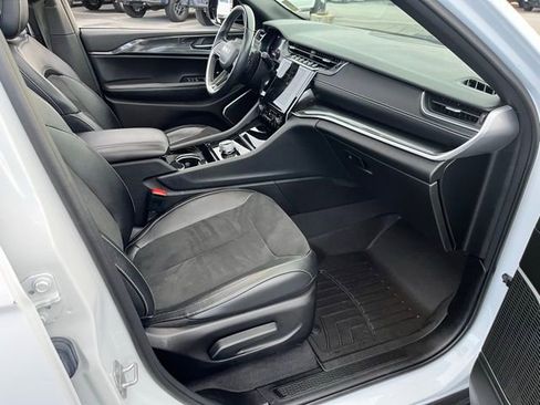 Used 2022 Jeep Grand Cherokee L Laredo AWD/4WD image 29