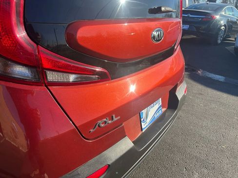 Used 2021 Kia Soul LX image 17