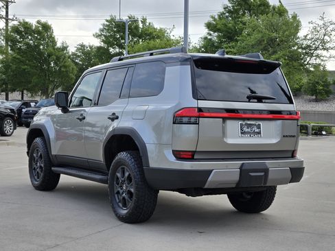 Used 2025 Lexus GX 550 image 3