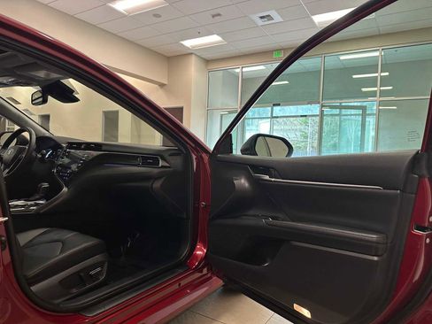 Used 2020 Toyota Camry XLE w/ Driver Assist Package image 29