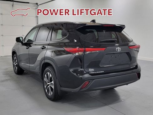 Used 2022 Toyota Highlander XLE AWD/4WD image 7