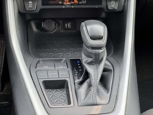 Used 2024 Toyota RAV4 XLE FWD image 6