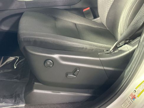 Used 2019 Jeep Grand Cherokee Laredo image 14